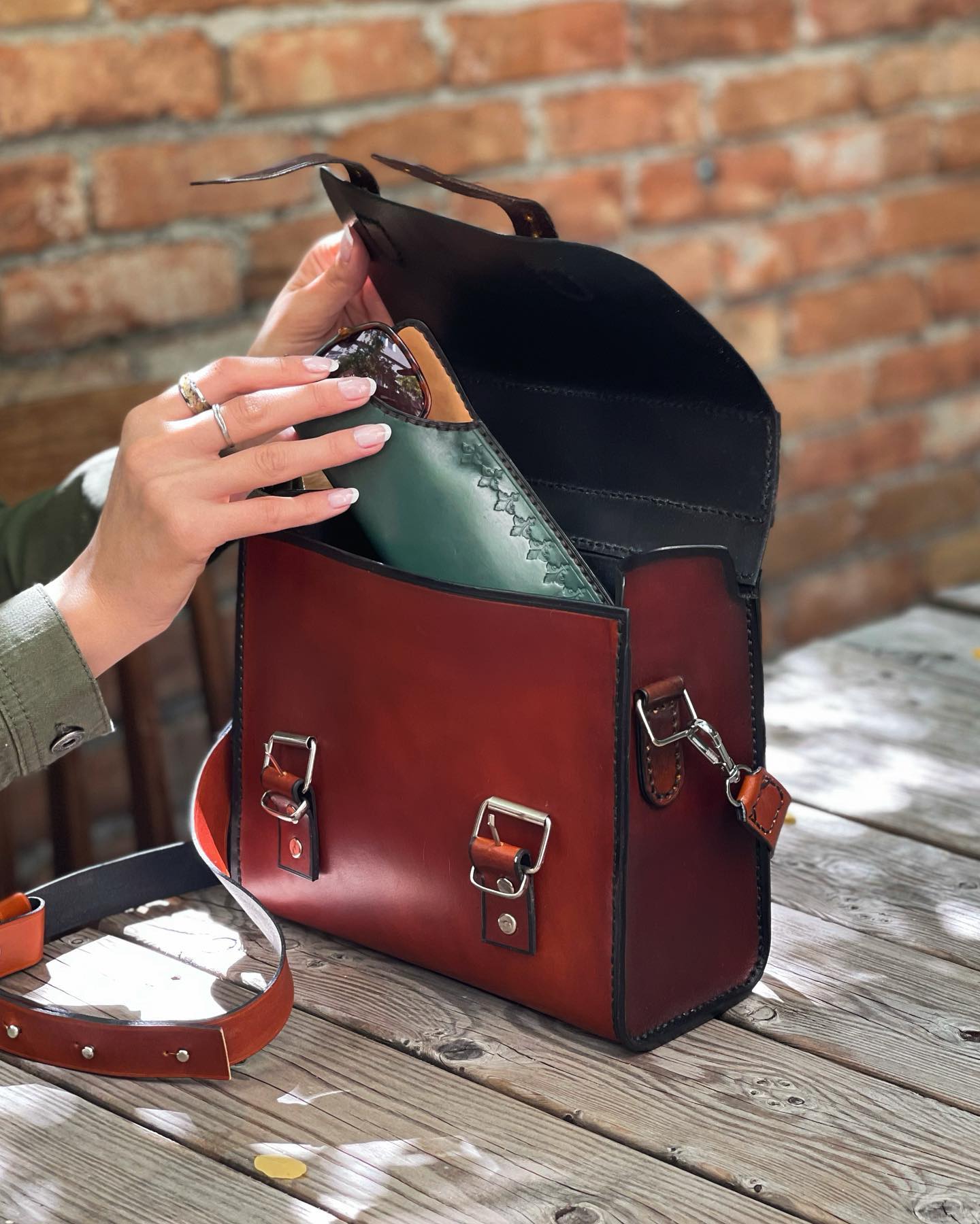 Handcrafted leather bags online